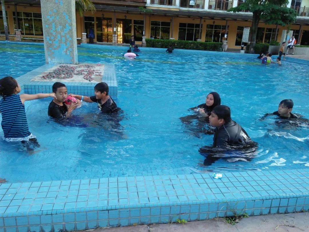 Kampong Kubu Gajah  Sanie Guest Room Suria A' Apartment, Bukit Merah Laketown Resort מראה חיצוני תמונה