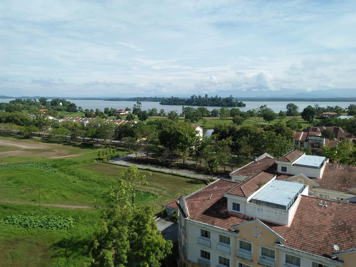 Kampong Kubu Gajah  Sanie Guest Room Suria A' Apartment, Bukit Merah Laketown Resort מראה חיצוני תמונה